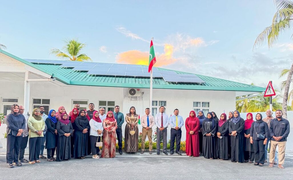 ދިވެހިރާއްޖޭގެ 61 ވަނަ މިނިވަން ދުވަހުގެ މުނާސަބަތުގައި އައްޑޫ ހުޅުދޫގައި ބޭއްވުނު ދިދަ ނެގުމުގެ ރަސްމިއްޔާތު-  ފޮޓޯ : ހުޅުދޫ ކައުންސިލްގެ ފޭސްބުކް ޕޭޖުން