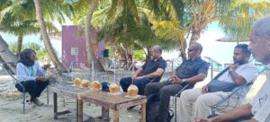މީދޫގެ ރައްޔިތުންނަކީ އޯގާތެރި، ހިތްހެޔޮ ބައެކެވެ. އެ ރަށަށް ޒިޔާރަތްކުރާ ކޮންމެ މީހަކަށްމެ، އެއީ އަމިއްލަ ރަށެއް ފަދަ އިހުސާސެއް ކުރެވޭ މިންވަރަށް މެހެމާންދާރީ އަދާކުރެއެވެ. 
