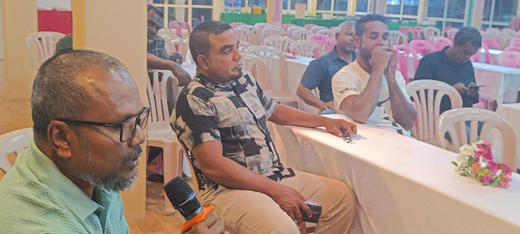 އައްޑޫ މީދޫ ކައުންސިލުން މީދޫ ރައްޔިތުންނާ ބައްދަލުކުރުމަށް ބޭއްވި ބައްދަލުވުމުގެ ތެރެއިން – މިބައްދަލުވުމުގައި ބައިވެރީން ކުރެއްވި ސުވާލުތަކަށް ކައުންސިލްގެ ރައީސް ވަނީ ޖަވާބު ދެއްވާފައި 