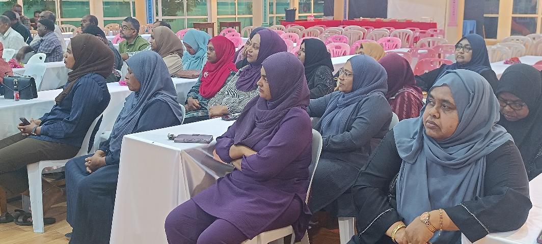 އައްޑޫ މީދޫ ކައުންސިލުން މީދޫ ރައްޔިތުންނާ ބައްދަލުކުރުމަށް ބޭއްވި ބައްދަލުވުމުގެ ތެރެއިން 