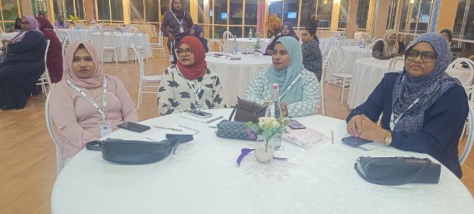 މީދޫ އެކުވެރިންގެ ޗޭނު ޖަމްއިއްޔާއާއި ޒުވާނުން ބާރުވެރިކުރުވުމާއި، ކުޅިވަރާއި ހަށިހެޔޮކަމާބެހޭ ވުޒާރާ ގުޅިގެން އިންތިޒާމުކުރާ އިއްޔެ ( 7 އޯގަސްޓް 2026 ގައި ފެށުނު ) "ދެކުނުއަށި" މަހާސިންތާގެ ތެރެއިން 