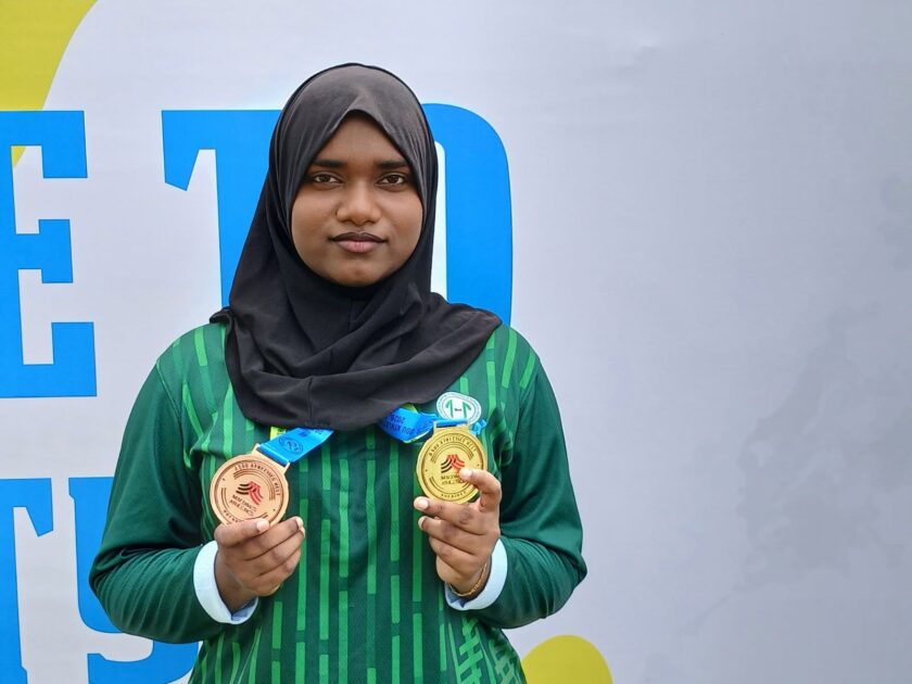 ޢާއިޝަތު އަނާ އާދަމް – 18 އަހަރުން ދަށުގެ އަންހެންކުދިންގެ ޑިސްކަސް އުކުމުން ގޯލްޑް މެޑަލް ހޯދުމުގެ އިތުރަށް 18 އަހަރުން ދަށުގެ އަންހެންކުދިންގެ ޝޮޓްޕުޓްވަނީ ލޯ މެޑަލް (ބްރޯންސް): ހޯދާފައި 