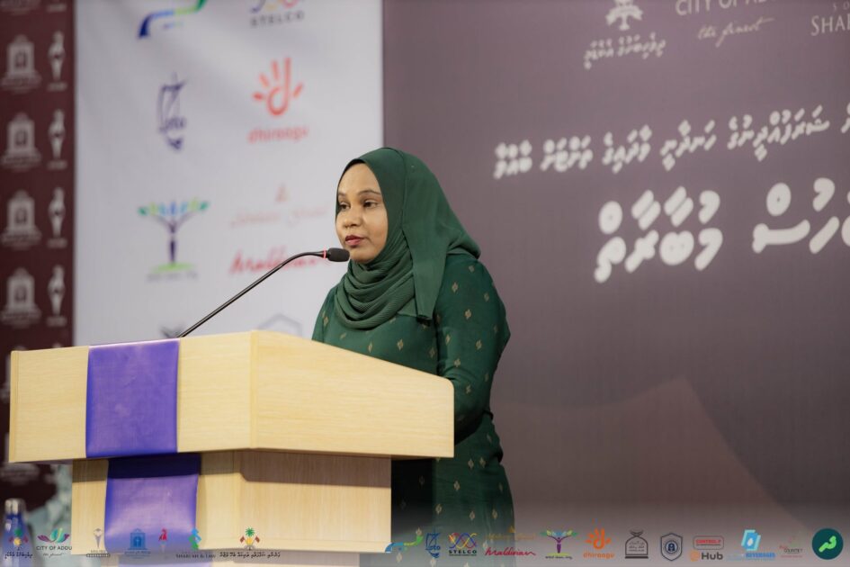 3 ވަނަ ބަހުސްކުރުންތެރިޔާގެ ޝަރަފު ހޯދާފައިވަނީ އައްޑޫ މީދޫ ކައުންސިލްޓީމްގެ ޝަމްސުއްނިސާ
