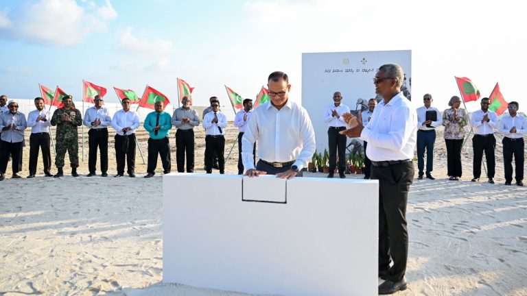 ދ. އަތޮޅު ހޮސްޕިޓަލުގެ އައު އިމާރާތުގެ ބިންގާ އަޅައިފި