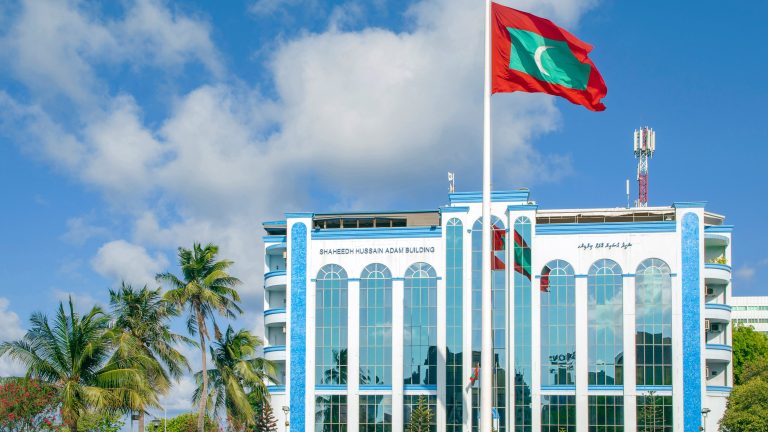 ފުލުހުންގެ ހެޑްކްއާޓަސް/ އެކްސް