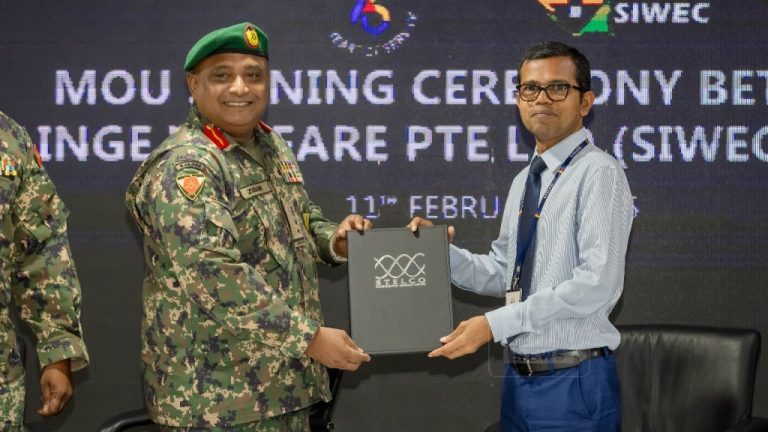 ސްޓެލްކޯގެ މުވައްޒަފުން، ސިވެކްގެ އެހީއާއެކު އެކި ދާއިރާތަކުން ތަމްރީނު ކުރަނީ