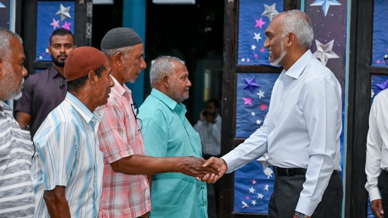 ދިވެހި މުޖުތަމަޢު އިޞްލާޙު ކުރުމުގައި އެކަކު އަނެކަކަށް އެހީތެރިވެދިނުމަށް އިލްތިމާސް ކުރަން: ރައީސް
