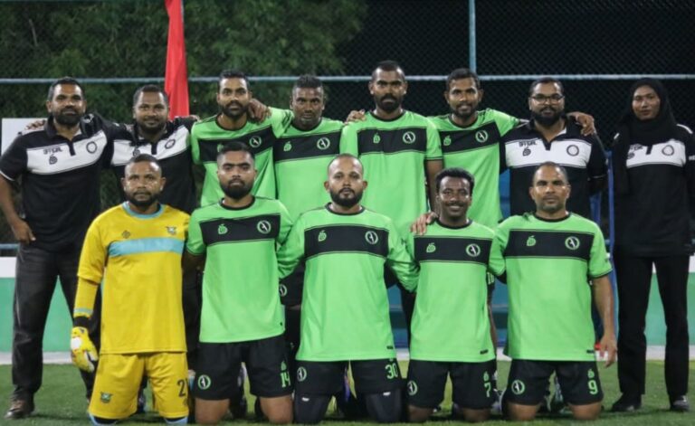 އެއްވަނަ ޓީމްގެ ގޮތުގައި ކޮމްބައިން ފައިނަލަށް