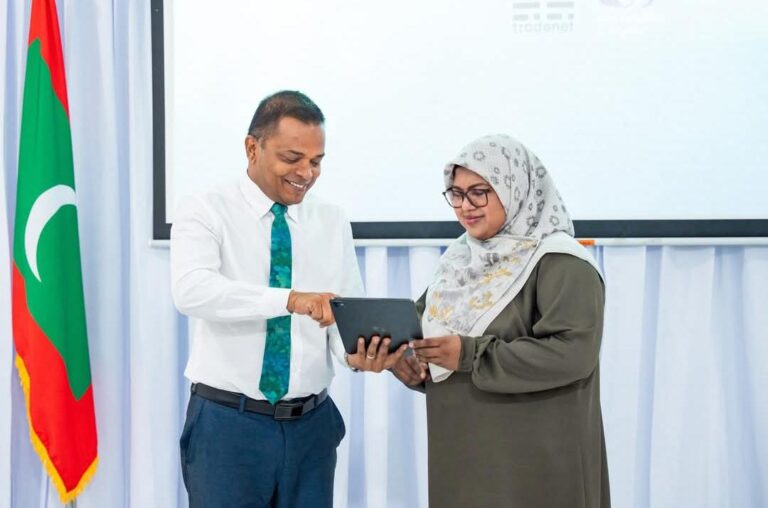 އައްޑޫ ސިޓީގެ ޚިދުމަތްތައް ޑިޖިޓަލް ޕްލެޓްފޯމަށް: ވަން.ގަވް މެދުވެރިކޮށް ޚިދުމަތް ފޯރުކޮށްދިނުން ފެށިއްޖެ