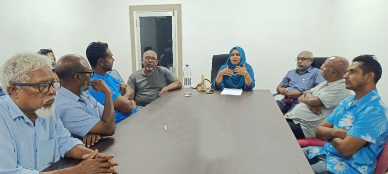 ސިޓީ ކައުންސިލްގެ އިދާރީ އޮނިގަނޑަށް ބަދަލު ގެނައުމާ ގުޅޭގޮތުން މީދޫ ރަށްޔިތުންނަށް މައުލޫމާތު ދިނުމުގެ ބައްދަލުވުންތައް ފަށައިފި