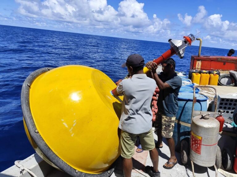 އައްޑޫ.ހުޅުދޫ – މީދޫ އިރުން 5 މޭލު ބޭރުގައި ވަދު ކަނދުފަތި ޤާއިމްކޮށްފި