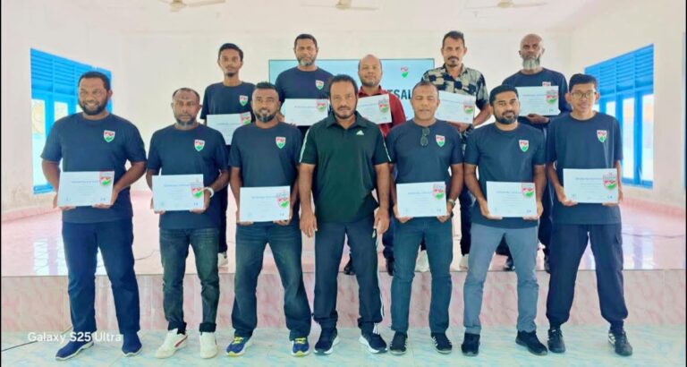 މީދޫގައި ފުޓްސަލް އަދި ފުޓްބޯޅަ ރެފްރީން ތަމްރީނުކުރުމުގެ ޕްރޮގްރާމެއް ކުރިއަށް ގެންގޮސްފި