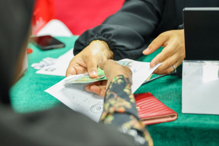 ނަގުދު ފައިސާއާއި ކޭޝް ކާޑުން ފިޠުރު ޒަކާތް ބަލައިގަންނަން ފަށައިފި