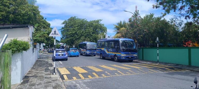 ސ. އަތޮޅު މަދަރުސާ ސަރަހައްދުގެ ޓްރެފިކް މައްސަލައަށް އޮތް ހައްލު