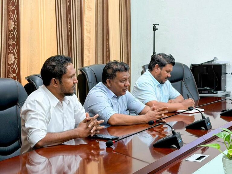 ކިޔަވައިގެން ހުރި މީހާގެ ޒިންމާއަކީ އެ ޢިލްމުގެ ބޭނުންކޮށްގެން އެހެން މީހުންގެ މައްޗަށް ގަދަވެގަތުމެއްނޫން އެއީ އަމާނާތަށް ޚިޔާނާތްތެރިވުން