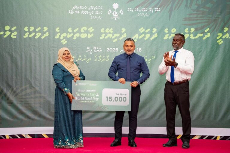 ދުނިޔޭގެ ކާބޯތަކެތީގެ ދުވަހާއި ދަނޑުވެރިންގެ ދުވަސް- މައުރަޒުގެ ވަނަތަކާއި ޚިދުމަތްތެރިންގެ އަގު ވަޒަންކޮށްފި