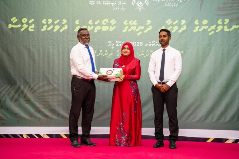 އުރީދޫގެ ފަރާތުން އައްޑޫ މީދޫ ކައުންސިލްގެ ނާސަރީއަށް އަގުހުރި އެހީތަކެއް ފޯރުކޮށްދީފި